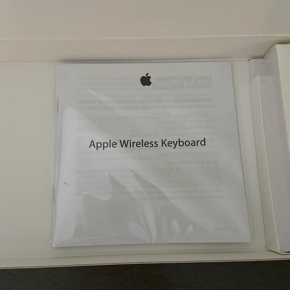 Apple Wireless Keyboard - Picture 4 of 8
